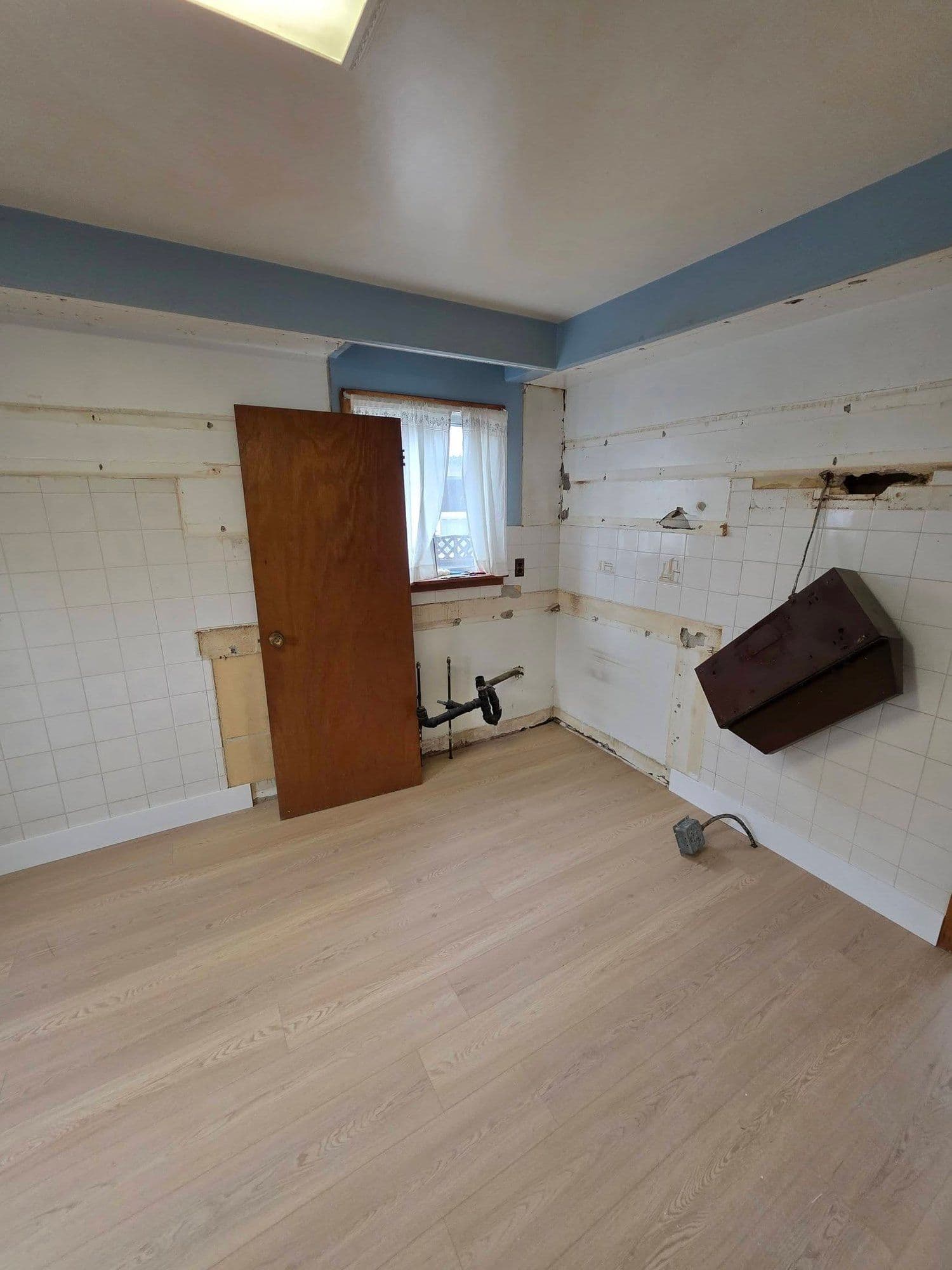 Kitchen before renovation
